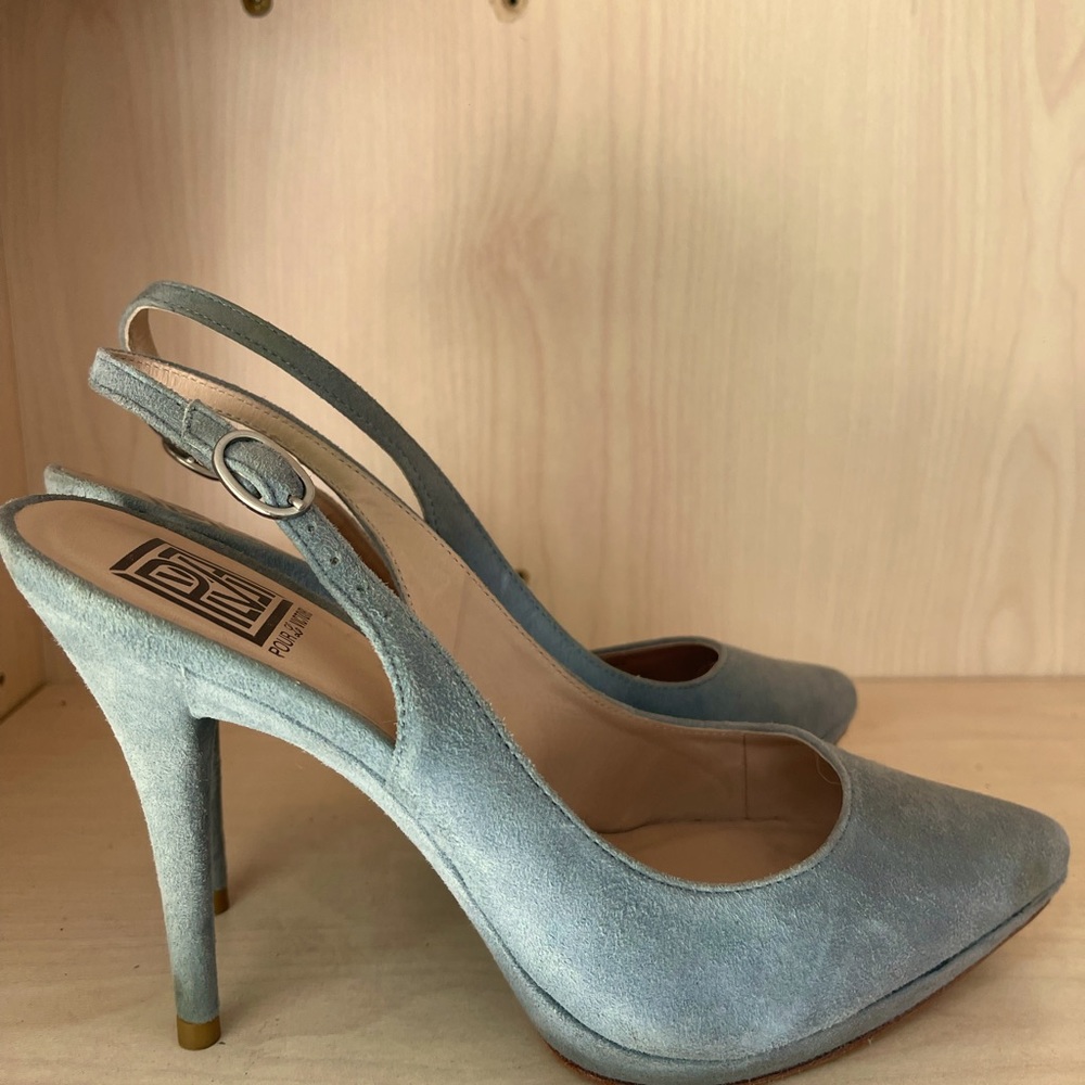 Pour La Victoire (PLV) Super soft light blue suede slingbacks  size 8